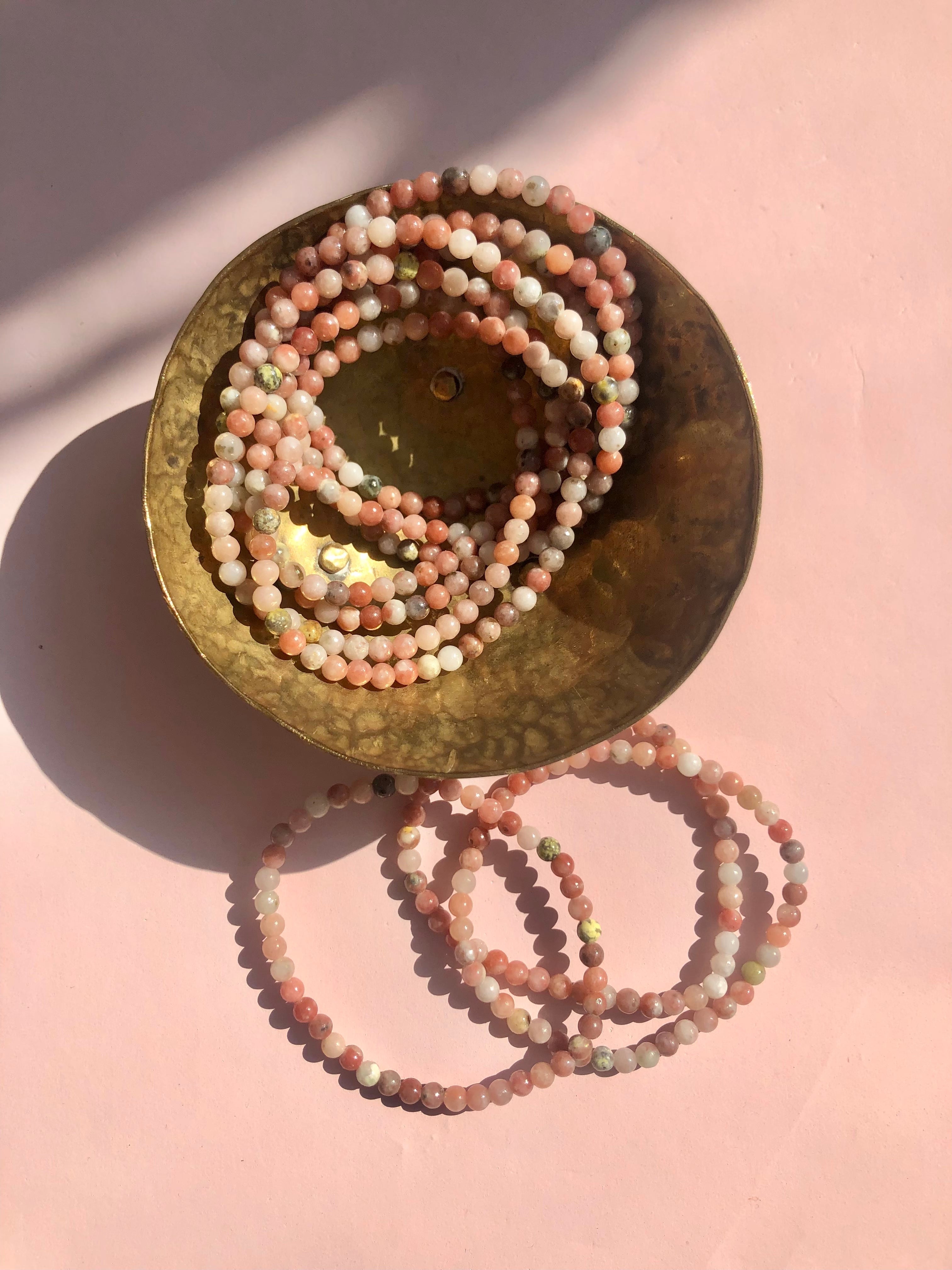 Månesøster Krystaller - Pink Opal Armbånd / MÅNESØSTER.DK / MAANESOESTER.DK
