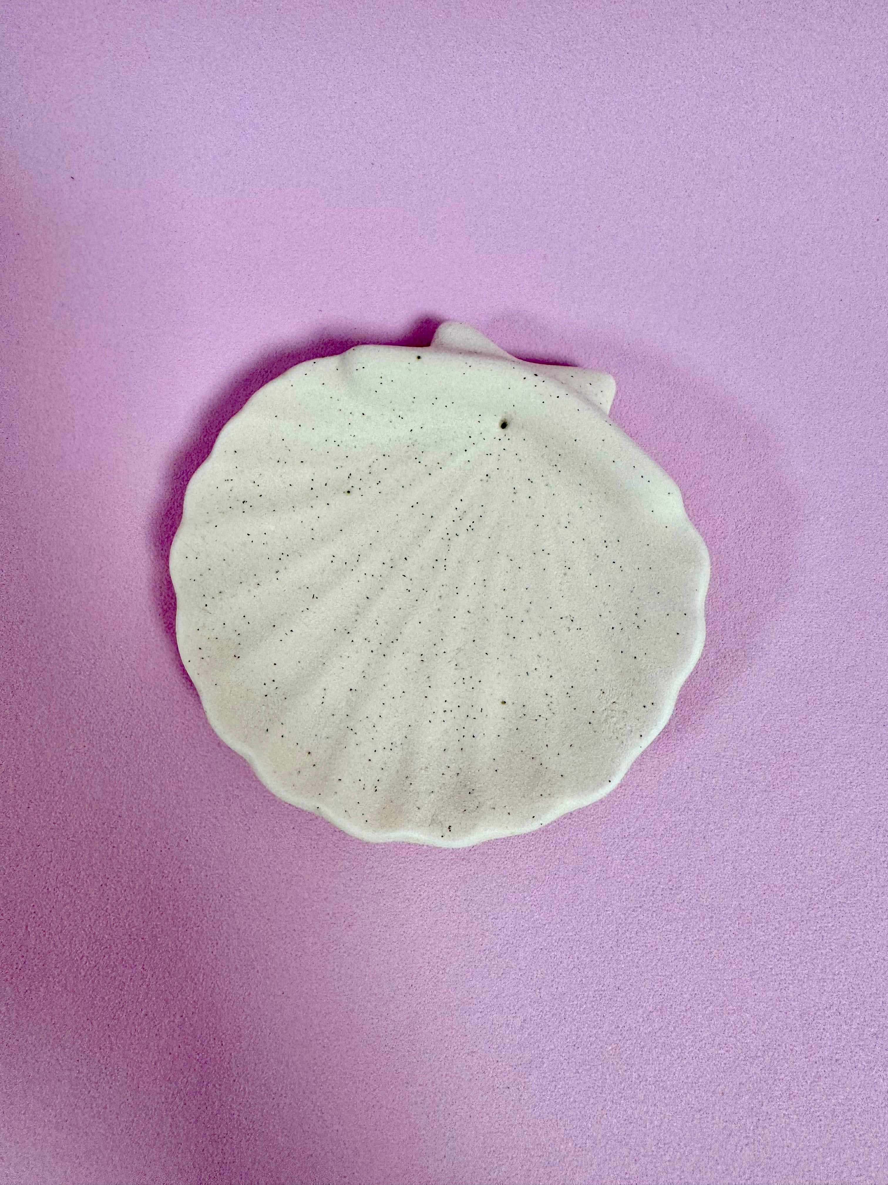 Månesøster Krystaller - Shell Røgelses Holder - Muslingeskal/ MAANESOESTER.DK / MÅNESØSTER.DK