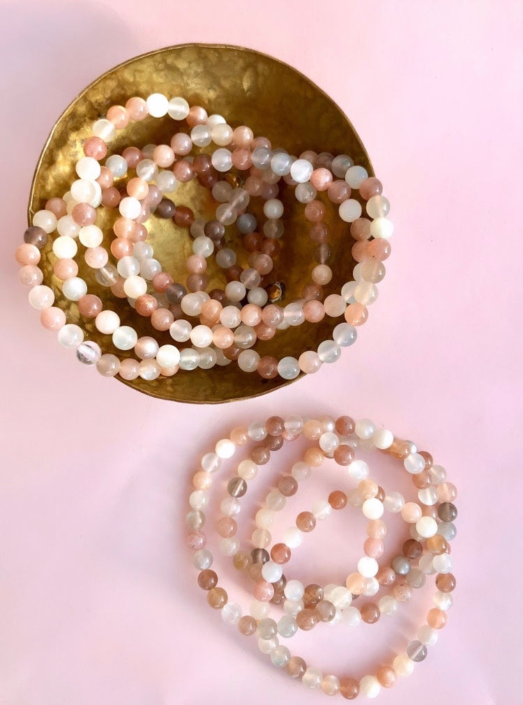 Månesøster Krystaller Månesten Armbånd ☾ Styrker Din Feminine Urkraft & Cyklus ☾ (6mm)