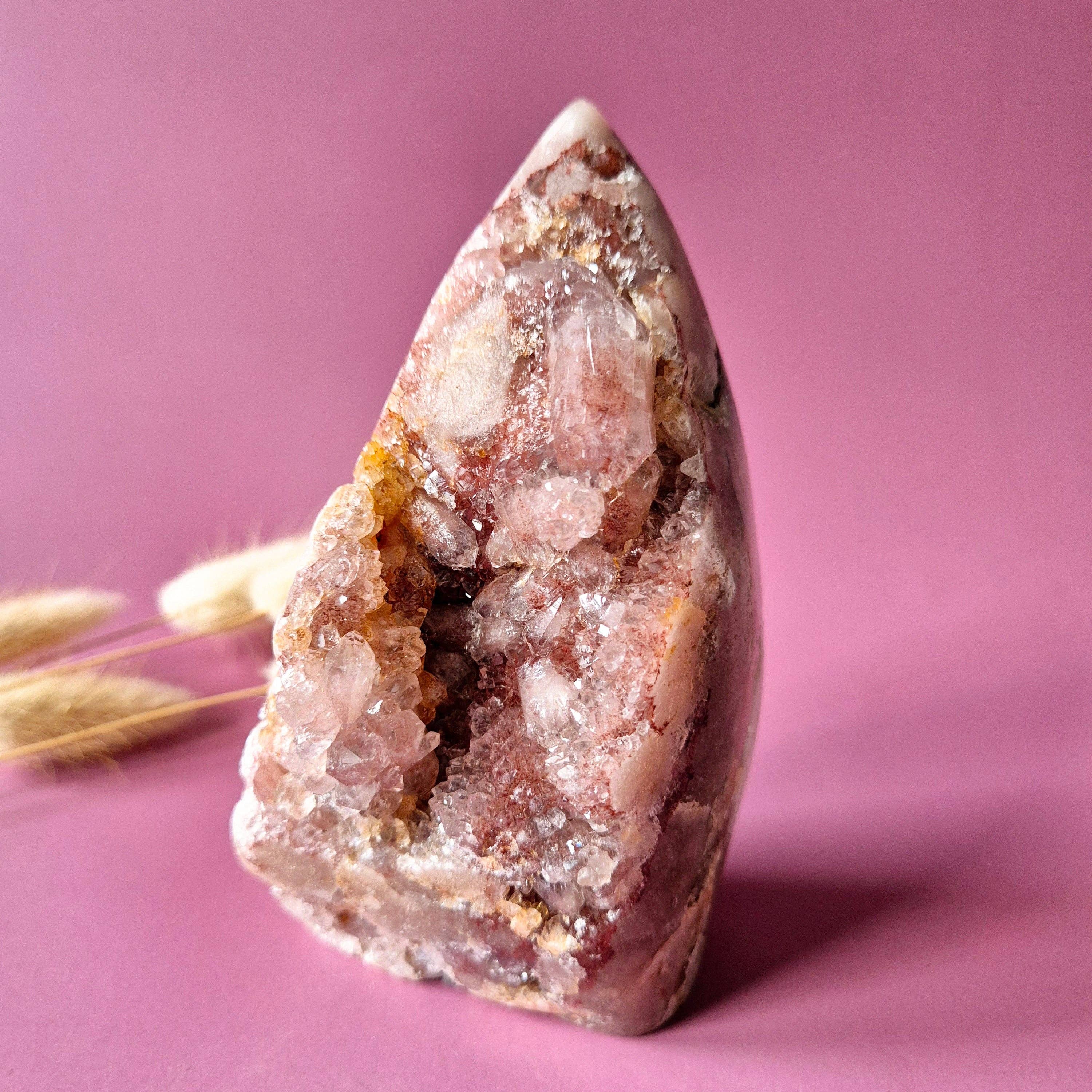 Pink Ametyst Geode – Kærlighed, Ro & Indre Blidhed (560 g.) / MAANESOESTER.DK / MÅNESØSTER.DK