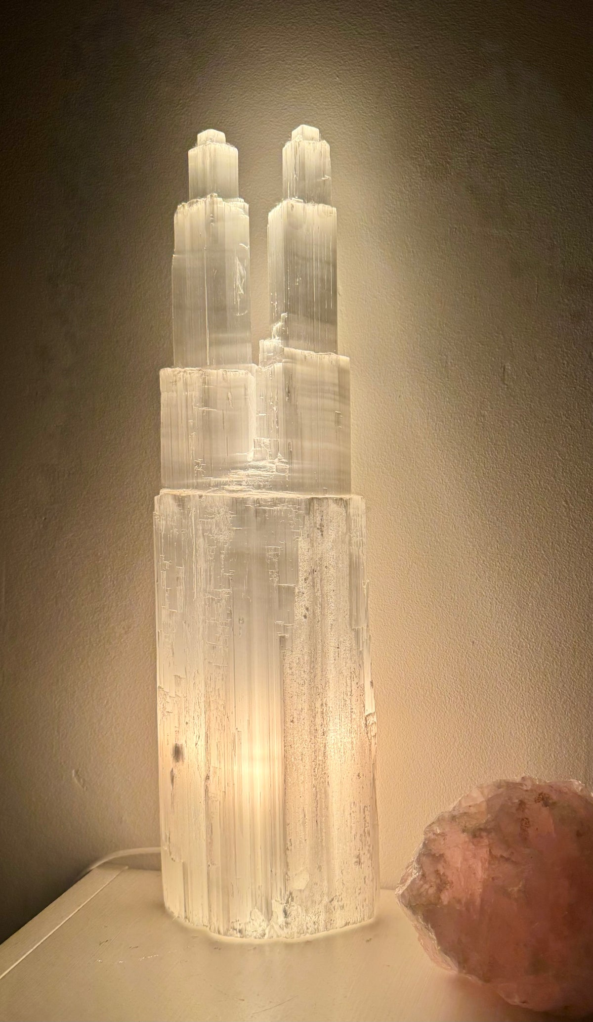 Stor Smuk Dobbeltspids Selenit Selanit Lampe Lamper Månesøster Krystaller Månesøsteren Månesøstrene Månesøstre / MÅNESØSTER.DK / MAANESOESTER.DK