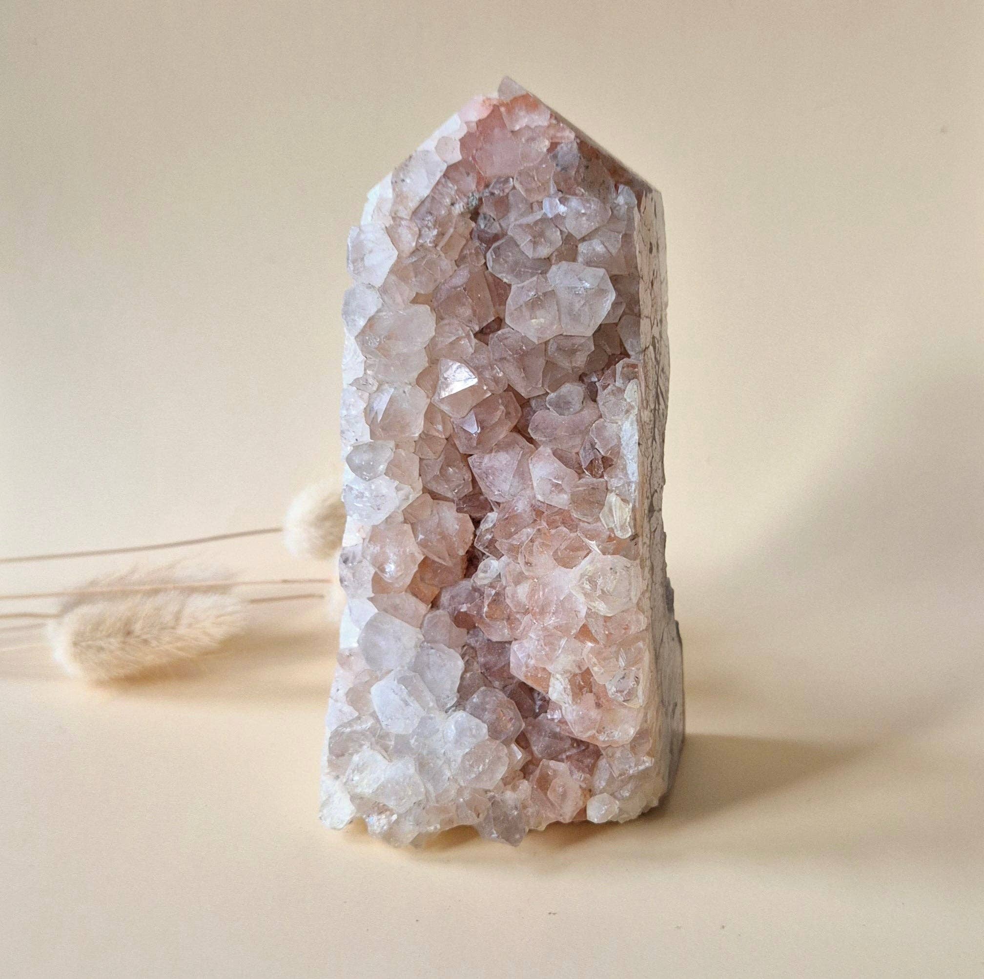 XL Druzy Pink Ametyst Geode – Fri Form Tårn (527 g & 12,5 cm høj) – Statement-stykke
