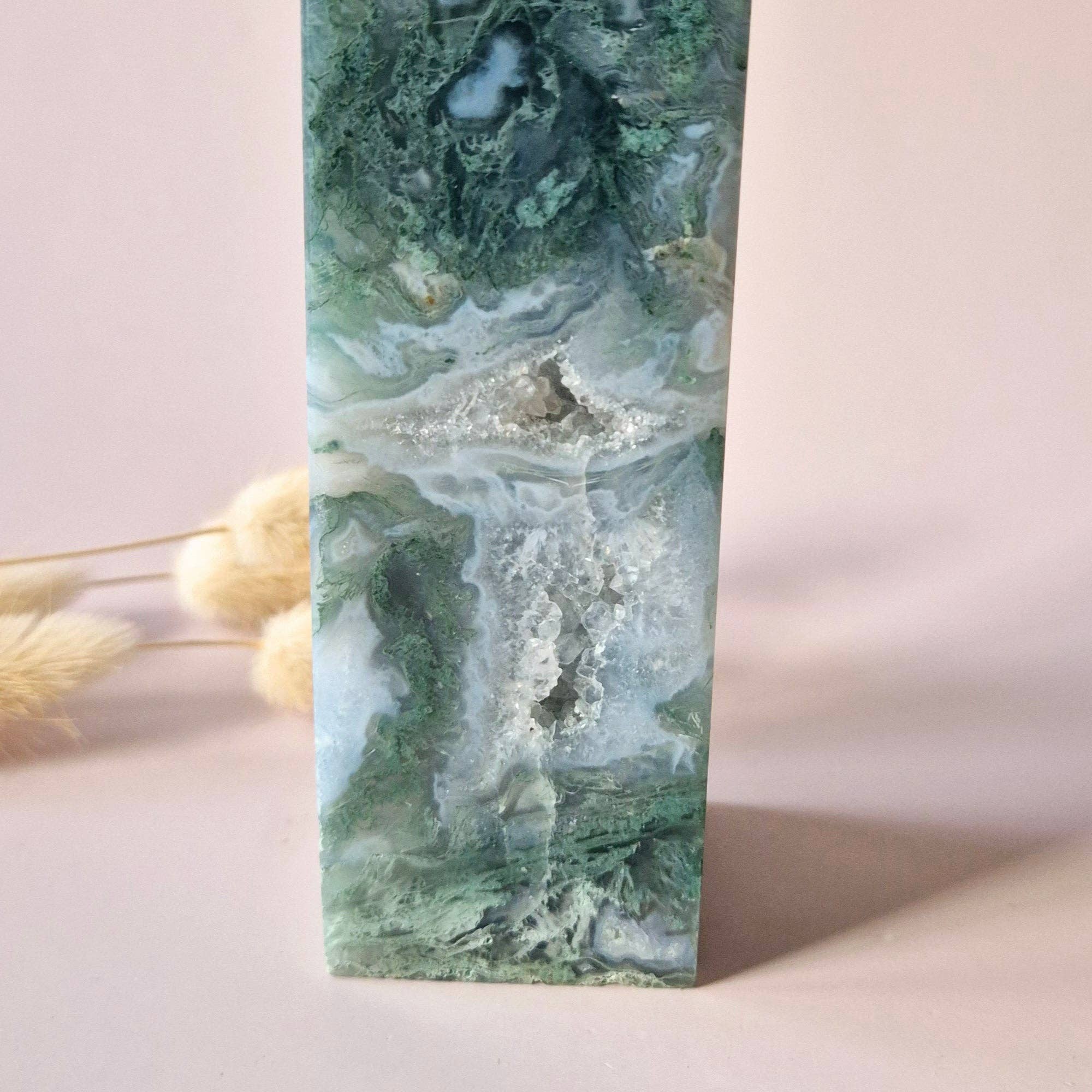 XXL Mosagat Krystal Tårn – 1020 gram (Obelisk / Tårn / Point)