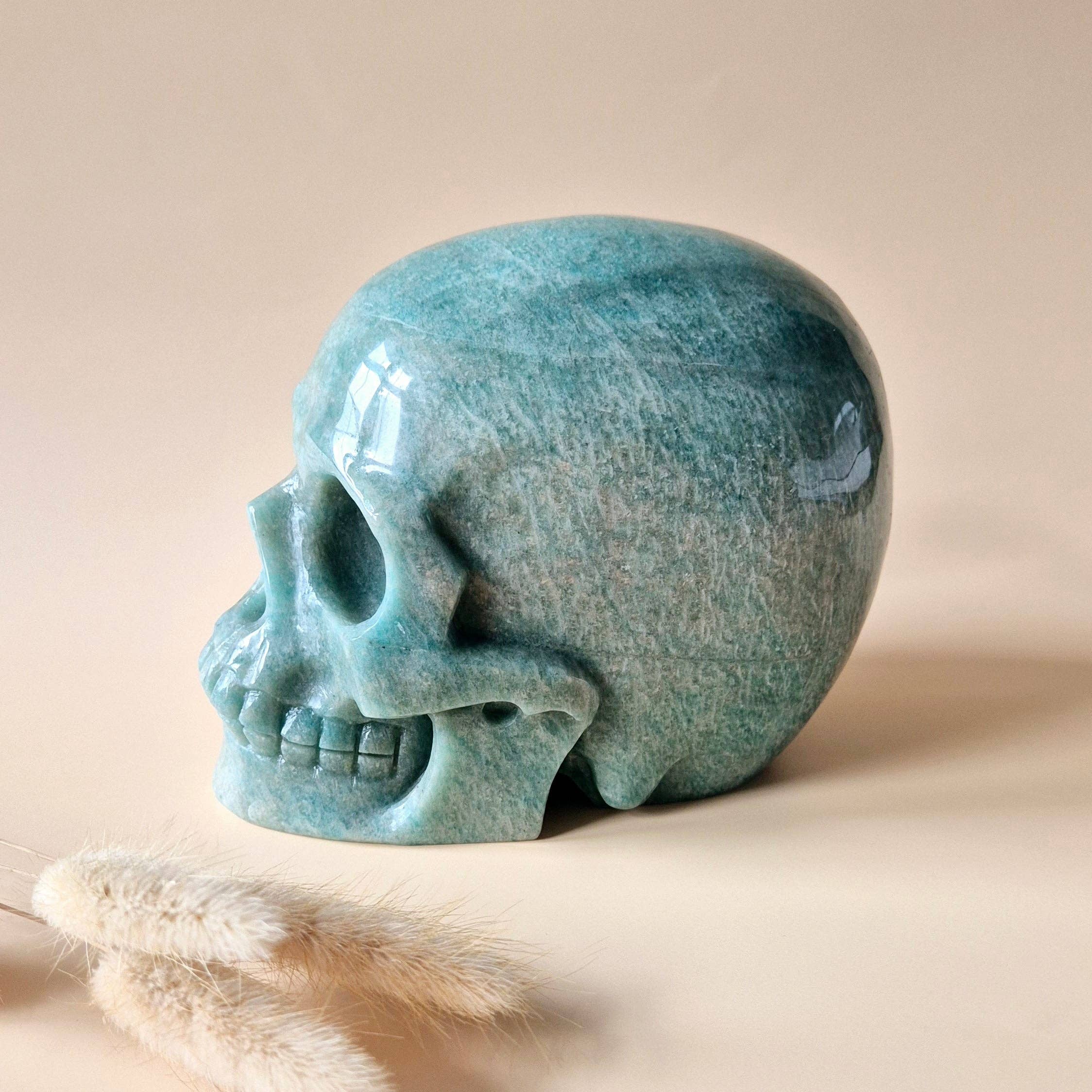 Månesøster Krystaller - Horsens - XXL Kranium i Amazonit - Skull – 2560 gram / MAANESOESTER.DK / MÅNESØSTER.DK