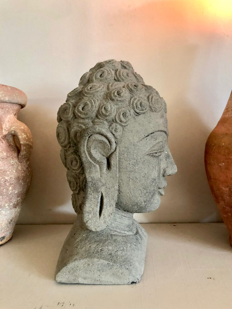 Månesøster Krystaller Buddha Hoved i Vulkansk Aske Buddha The Awakened 20,5 cm Høj