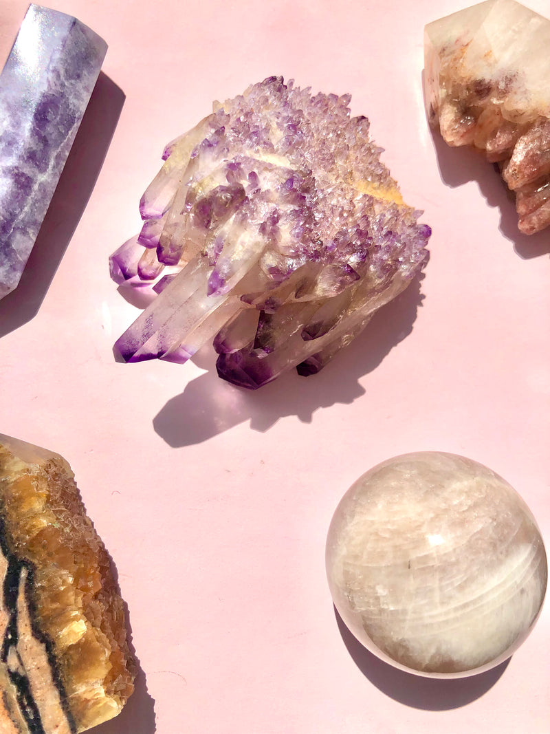 Månesøster Krystaller Smuk Rå Ametyst & klar kvarts dobbelt Klynge med det fineste lag af mini spidser på undersiden ☾ RO, HEALING & SELVKÆRLIGHED ☾