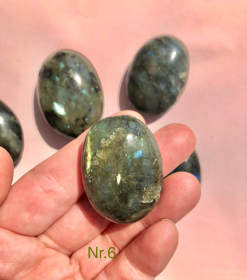 Månesøster Krystaller Labradorit Palmstone ☾ Spirituelle evner, styrke, transformation & beskyttelse