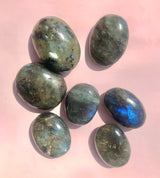 Månesøster Krystaller Labradorit Palmstone Spirituelle evner, styrke, transformation & beskyttelse