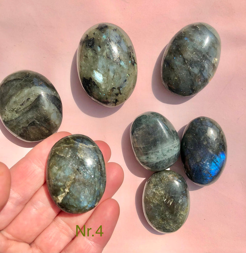 Månesøster Krystaller Labradorit Palmstone ☾ Spirituelle evner, styrke, transformation & beskyttelse