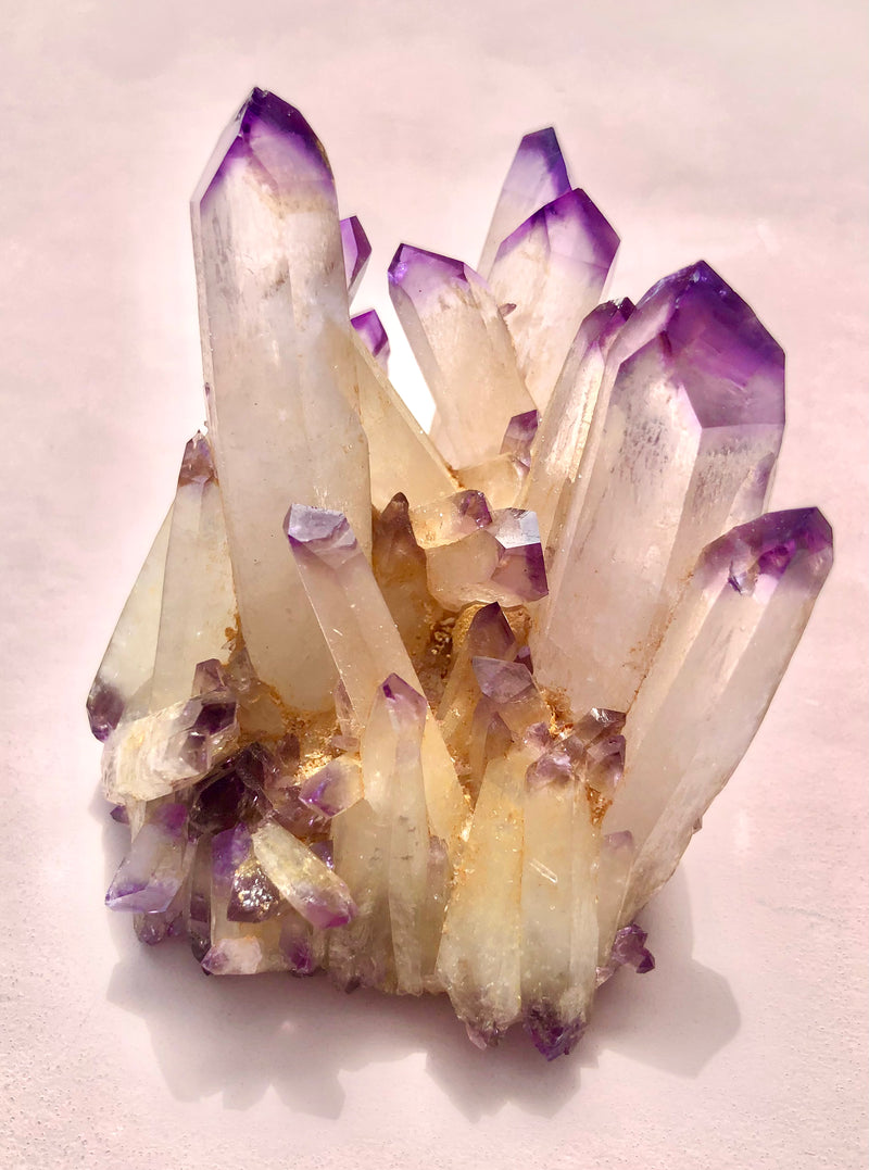 Månesøster Krystaller Smuk Rå Ametyst & klar kvarts dobbelt Klynge med det fineste lag af mini spidser på undersiden ☾ RO, HEALING & SELVKÆRLIGHED ☾