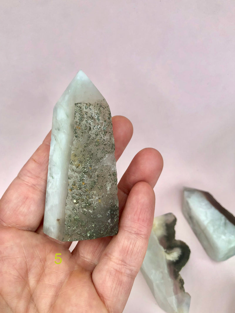 Fluorit med Pyrit ☾ Koncentration, Grounding & Balance ☾ FRUGTBARHED, VELSTAND & SUCCES ☾ Nr. 5-10