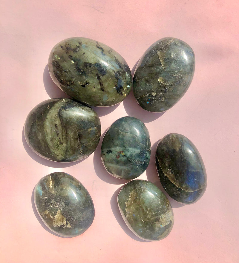Månesøster Krystaller Labradorit Palmstone Spirituelle evner, styrke, transformation & beskyttelse
