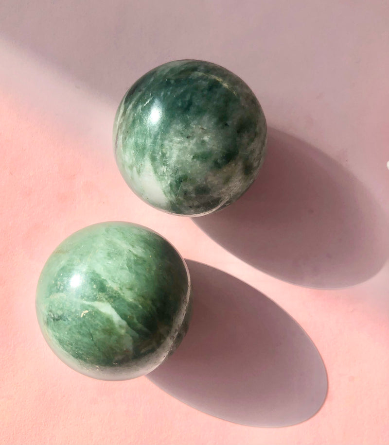 Grøn Jade Kugle 𓂀 selvstændighed, mod, visdom & accept 𓂀 3,4 cm