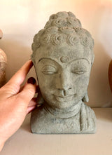 Månesøster Krystaller Buddha Hoved i Vulkansk Aske Buddha The Awakened 20,5 cm Høj