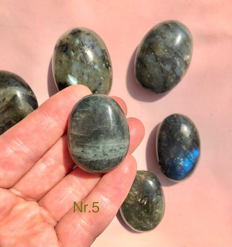 Månesøster Krystaller Labradorit Palmstone ☾ Spirituelle evner, styrke, transformation & beskyttelse