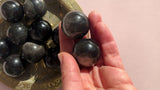 Silver Sheen Obsidian Kugle Palmstone Månesøster Krystaller