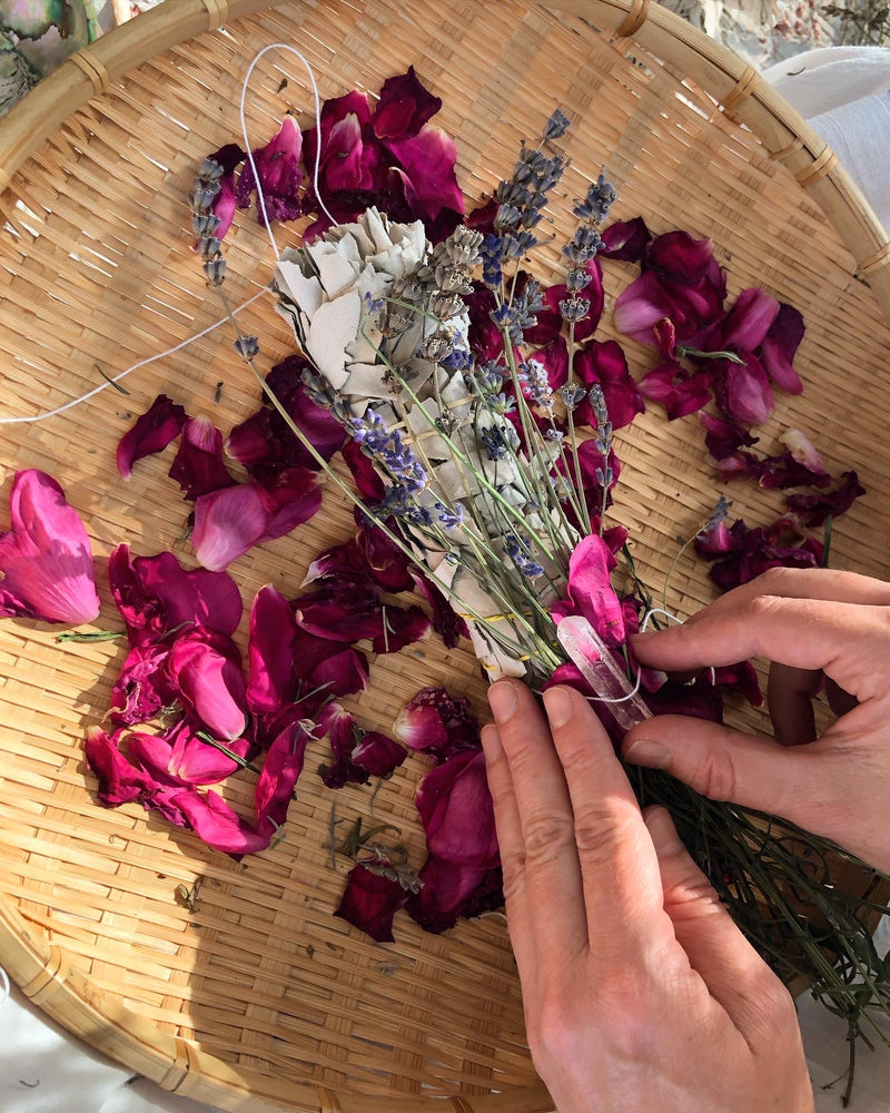 Pure Love Ceremony - Smudge Sticks Salvie Sage Smudge Stick Røgelse Månesøster Krystaller Maanesoester.dk