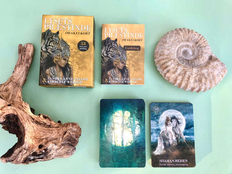 Månesøster Krystaller LYSETS PRÆSTINDE Tarot Tarotkort orakel Kortsæt orakelkort Guidebog dansk
