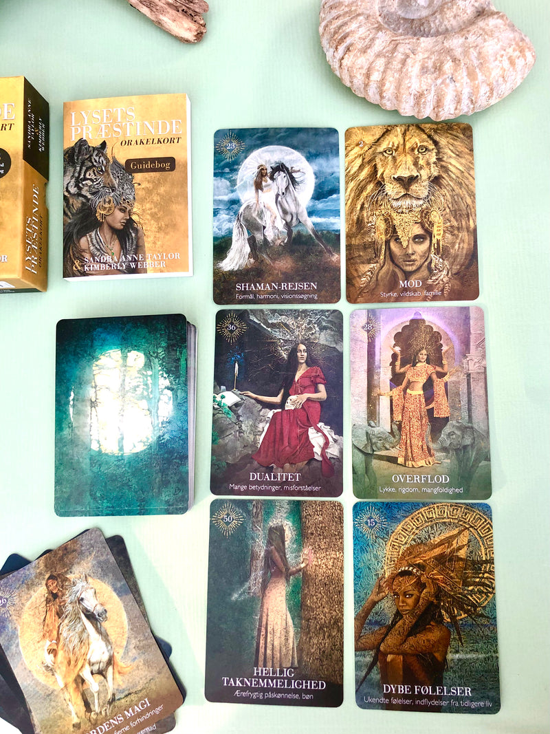 Månesøster Krystaller LYSETS PRÆSTINDE Tarot Tarotkort orakel Kortsæt orakelkort Guidebog dansk