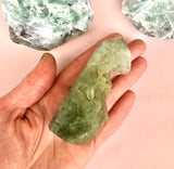 Prehnit Med Grøn Turmalin ☾ Universel Kanal, Universel Kærlighed & Indre underbevidstheds Arbejde ☾ 111 gram ☾ 9,2 cm ☾ Nr. 18