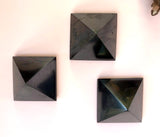 Shungit Pyramide Månesøster Krystaller