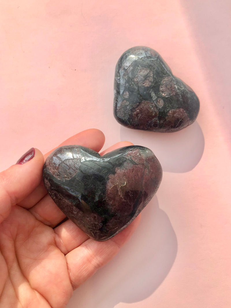 Granat Hjerte ☾  “kærlighed, seksualitet & Kundalini